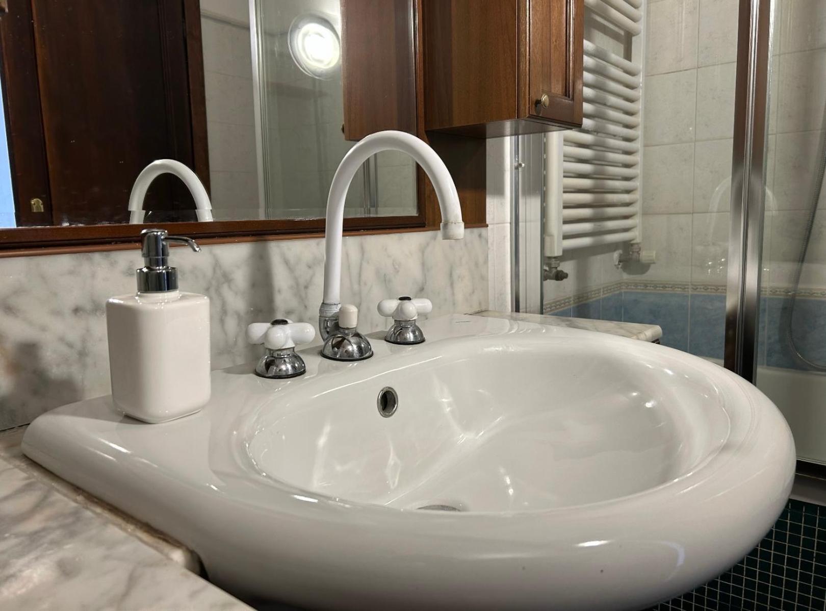 Al Civico 7 Villa Oliveto Lario Ngoại thất bức ảnh